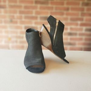 Women's Steve Madden Open Toe Bootie Size 7